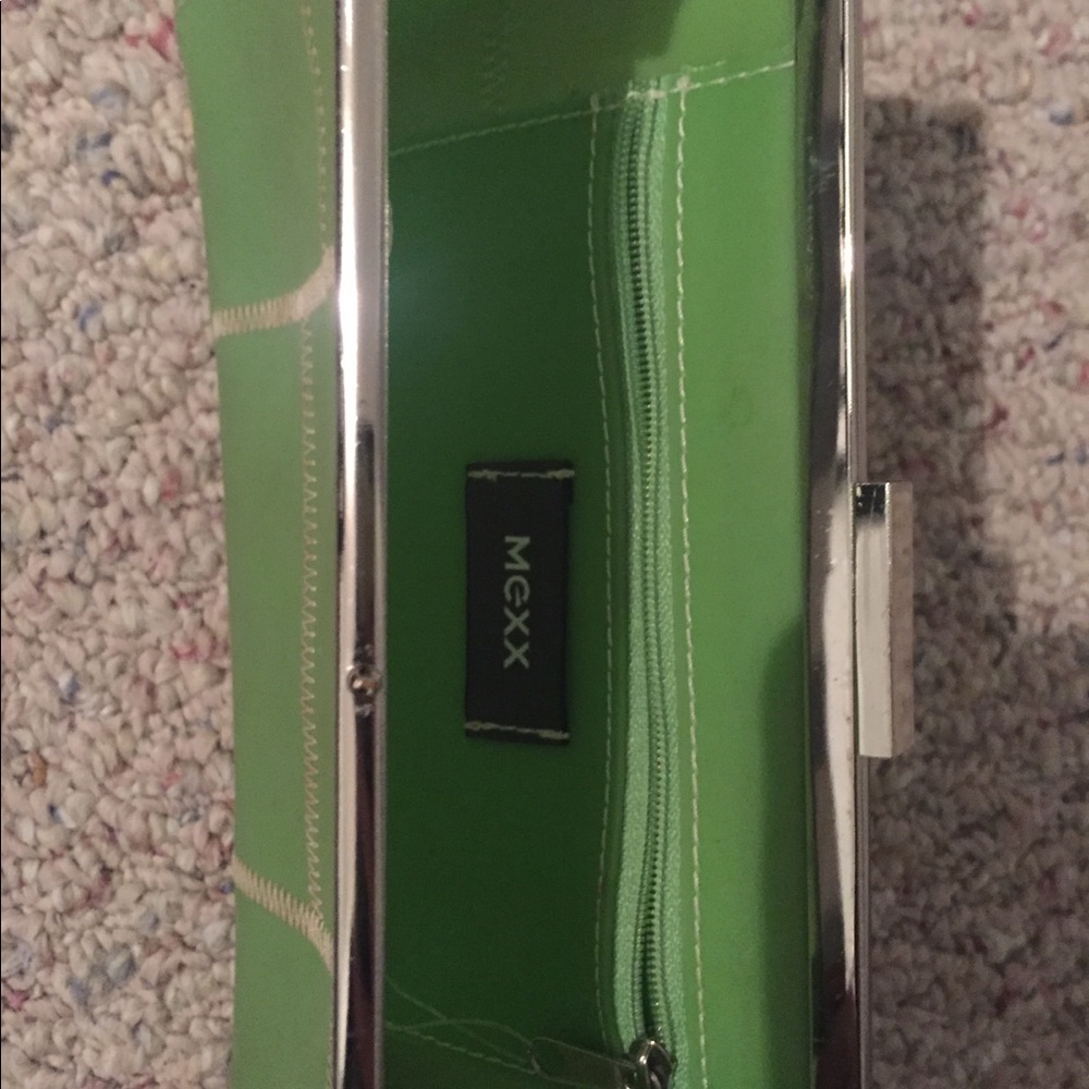 Clutch - Picture 2 of 2